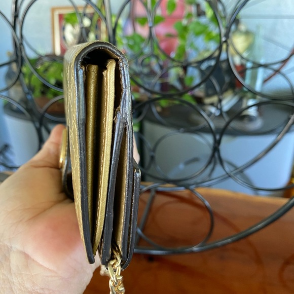 GUCCI Gorgeous Gold Leather Wallet W/Chain, Box. - Picture 6 of 16